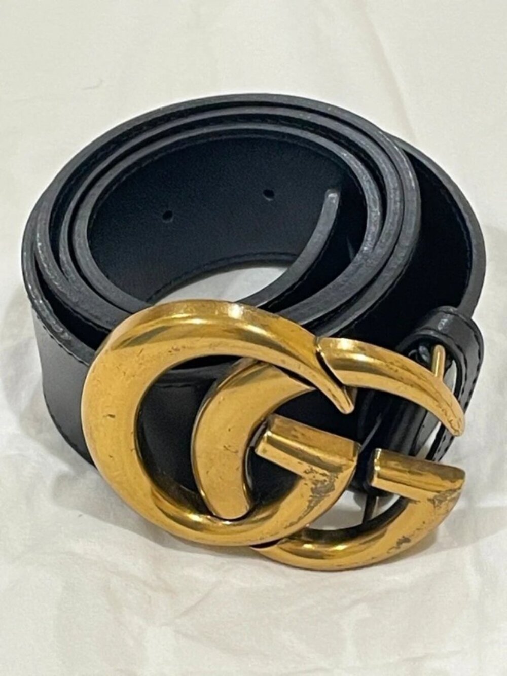 Gucci Women’s Black Leather GG Marmont Gold Buckle Belt
